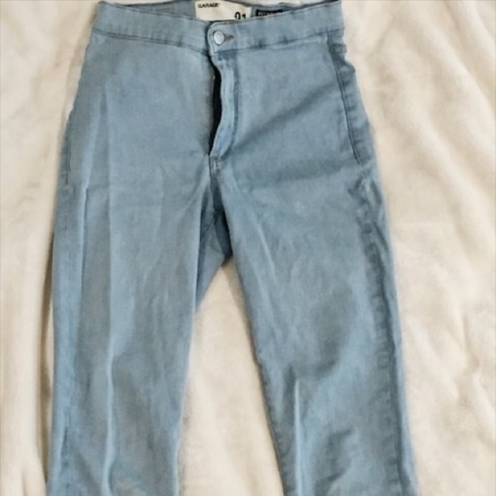 High waisted light wash jeans